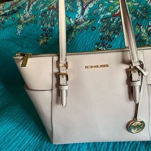 Brand new Michael Kores handbag. Excellent condition and matching wallet. Used 1